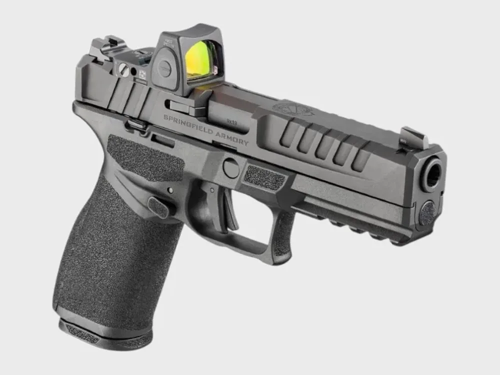 Springfield Armory Echelon 9mm schräg von vorn mit montiertem Rotpunktvisier