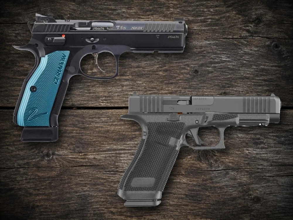 Sportpistole oder Dienstpistole Sportpistole oder Dienstpistole: CZ Shadow 2 OR und Glock 17 auf Holztisch